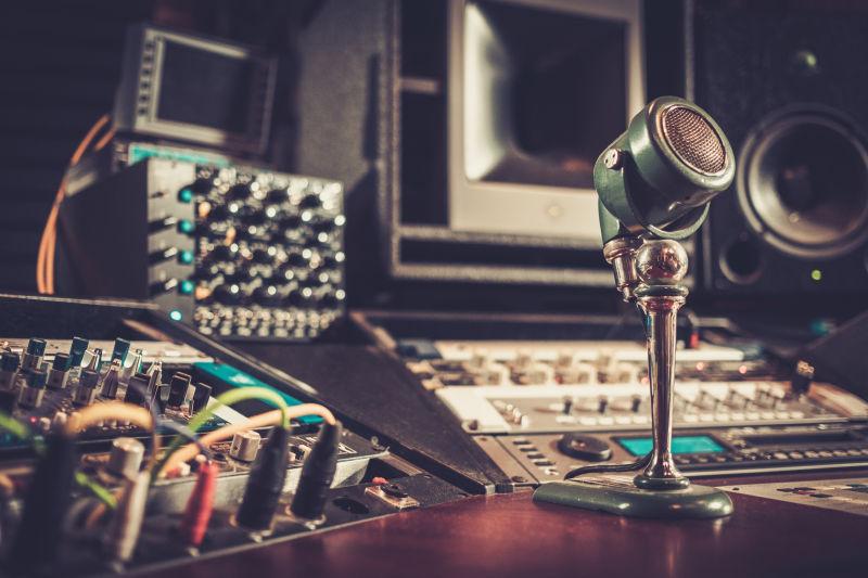 錄音棚里的幕后英雄 音樂制作人的工作與創作